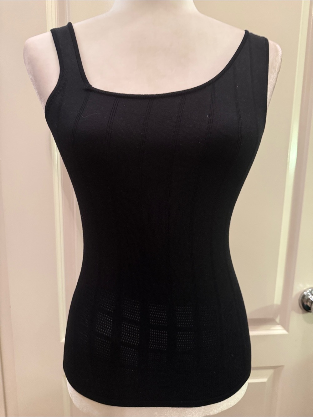 Essendi Women’s Silk Stretchy Black Ribbed Square-Neck Tank Top Small